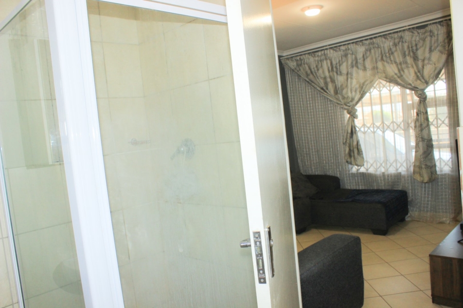 2 Bedroom Property for Sale in Kirkney Gauteng