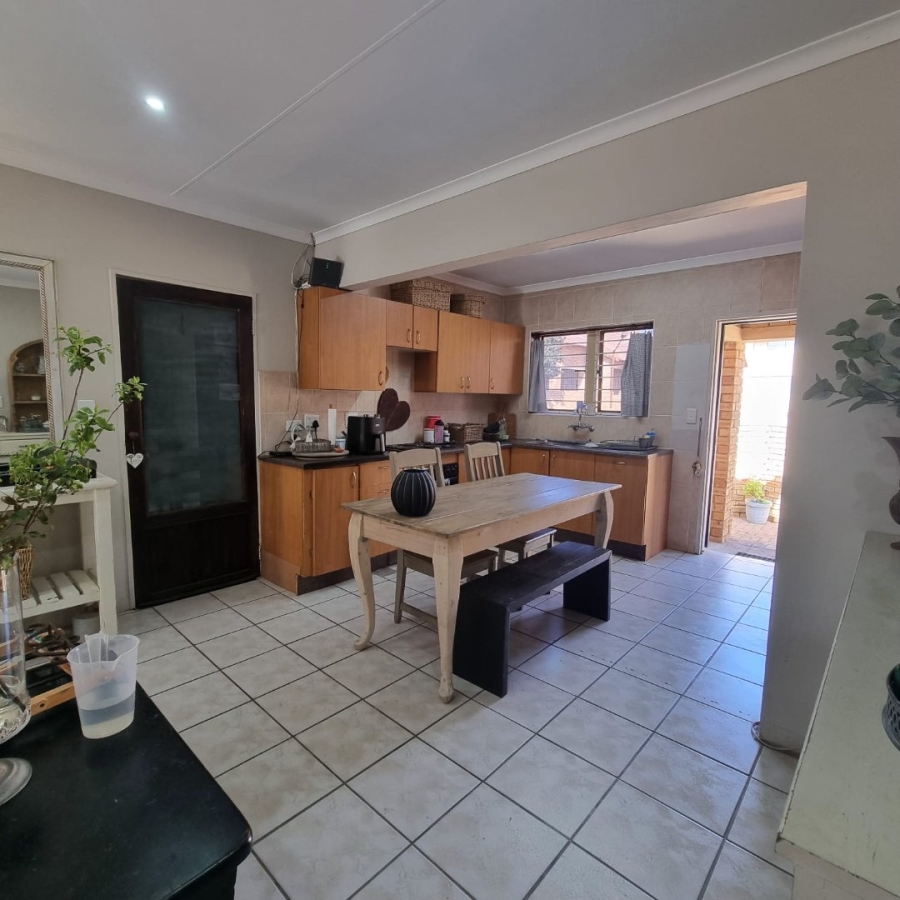 2 Bedroom Property for Sale in Ruimsig Noord Gauteng