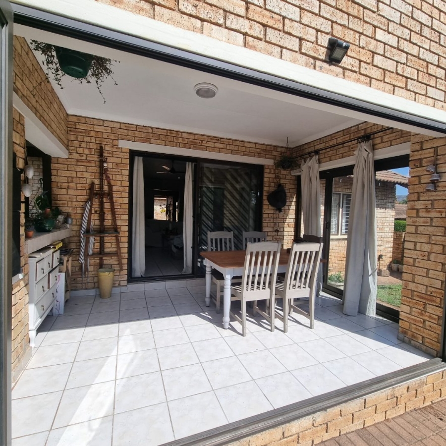 2 Bedroom Property for Sale in Ruimsig Noord Gauteng