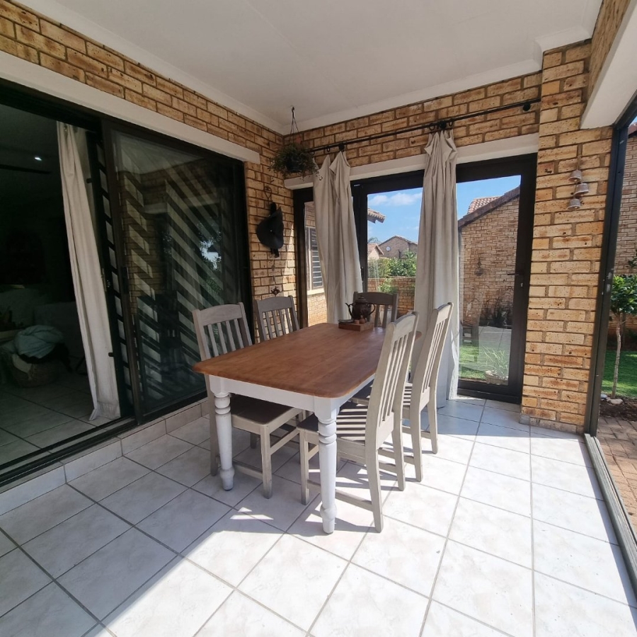 2 Bedroom Property for Sale in Ruimsig Noord Gauteng