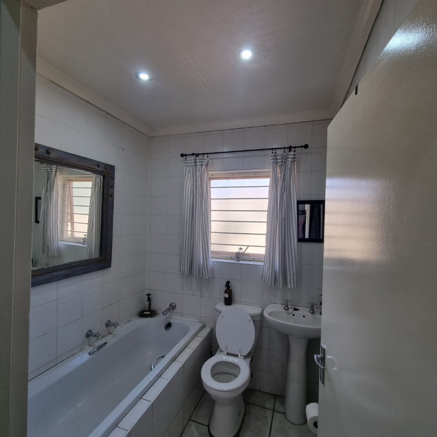 2 Bedroom Property for Sale in Ruimsig Noord Gauteng