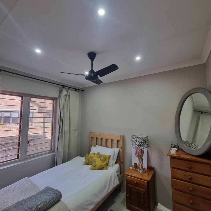 2 Bedroom Property for Sale in Ruimsig Noord Gauteng