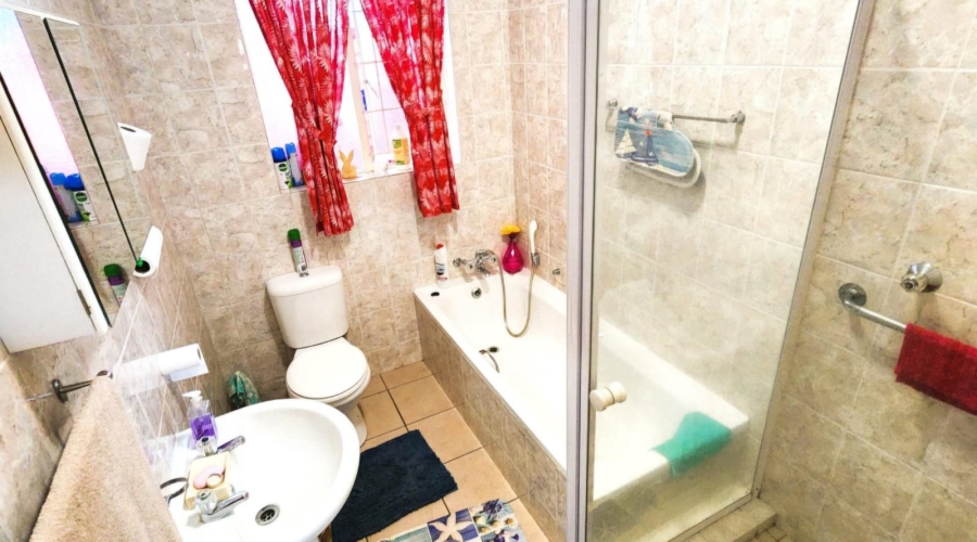 1 Bedroom Property for Sale in Kleinfontein A H Gauteng