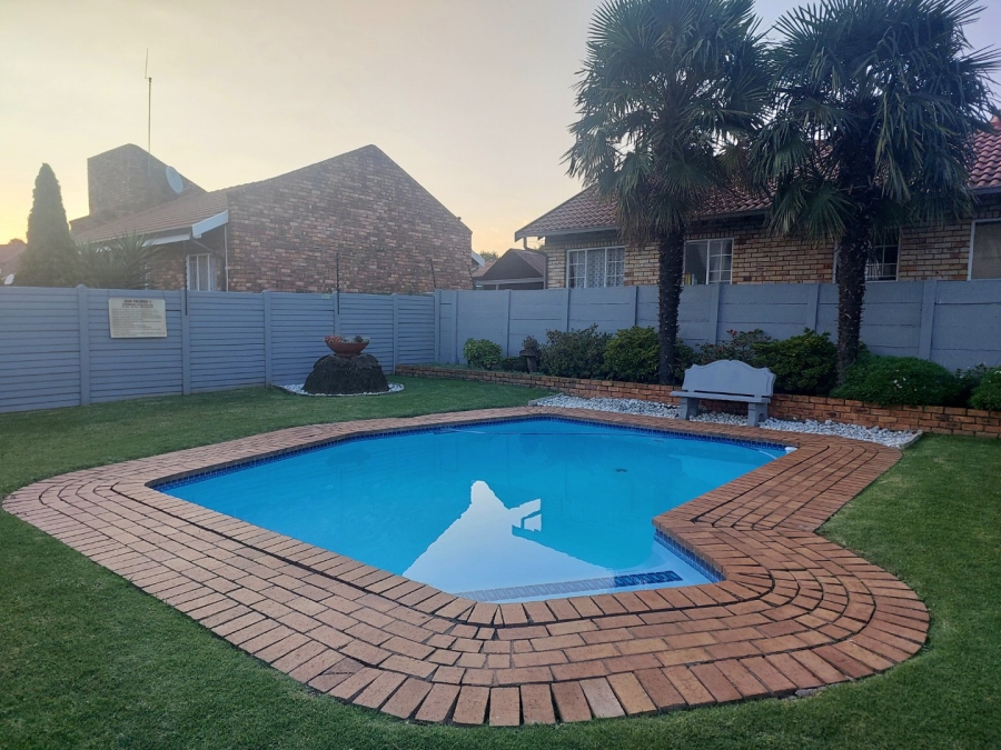 2 Bedroom Property for Sale in Brentwood Gauteng