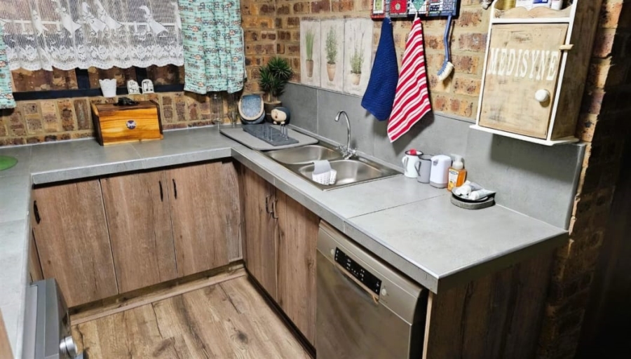 4 Bedroom Property for Sale in Kleinfontein A H Gauteng