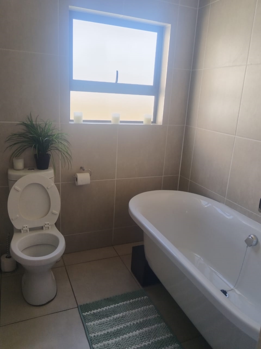 To Let 2 Bedroom Property for Rent in Modderfontein Gauteng