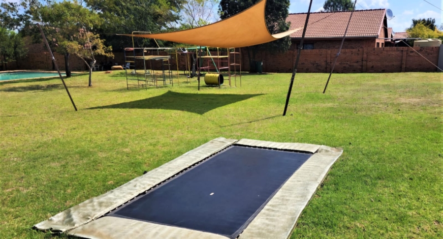 3 Bedroom Property for Sale in Kleinfontein A H Gauteng
