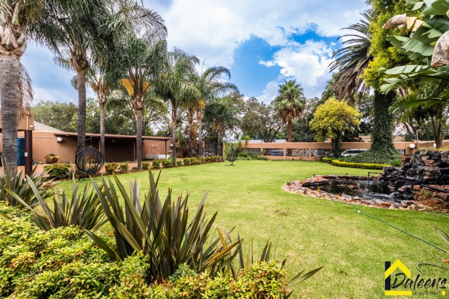 To Let 5 Bedroom Property for Rent in Beyers Park Gauteng