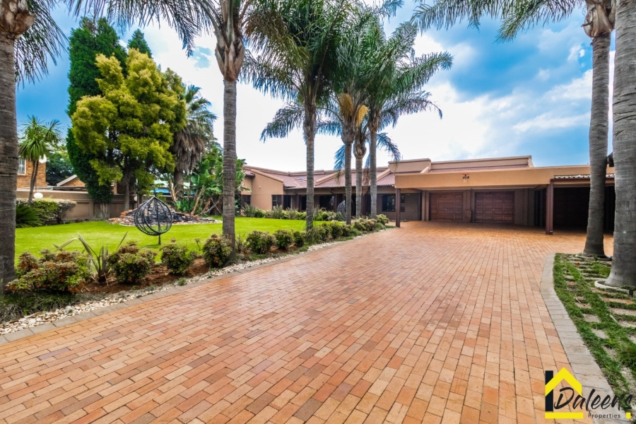 To Let 5 Bedroom Property for Rent in Beyers Park Gauteng