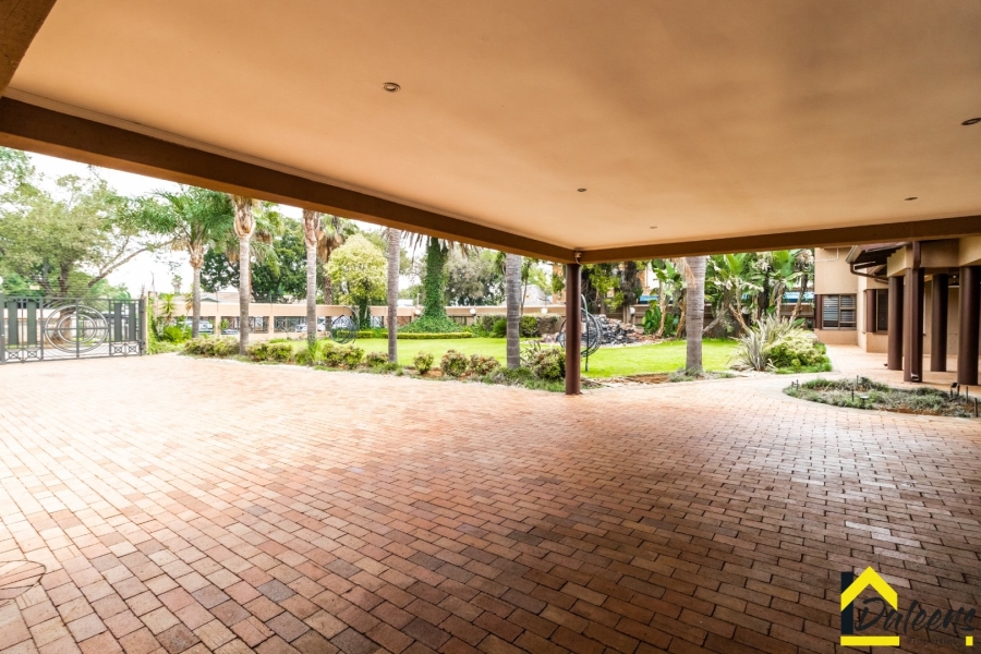 To Let 5 Bedroom Property for Rent in Beyers Park Gauteng