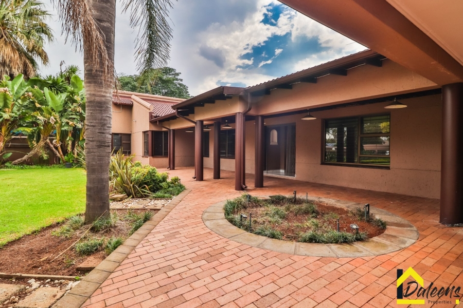 To Let 5 Bedroom Property for Rent in Beyers Park Gauteng
