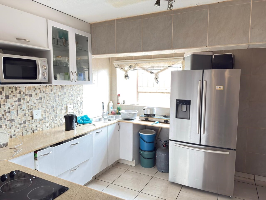 2 Bedroom Property for Sale in Edleen Gauteng