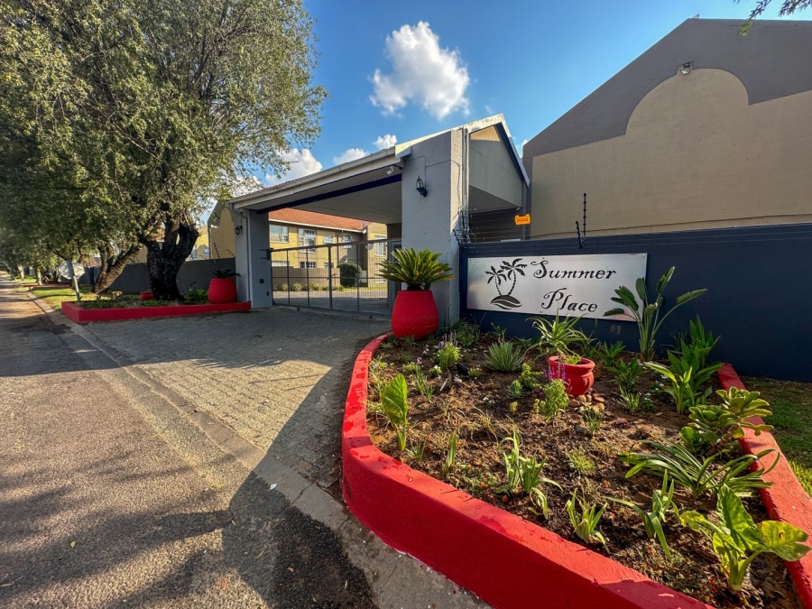 To Let 2 Bedroom Property for Rent in Verwoerdpark Gauteng