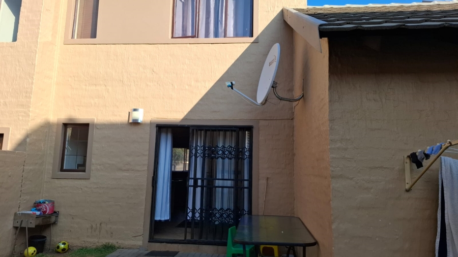2 Bedroom Property for Sale in Noordwyk Gauteng