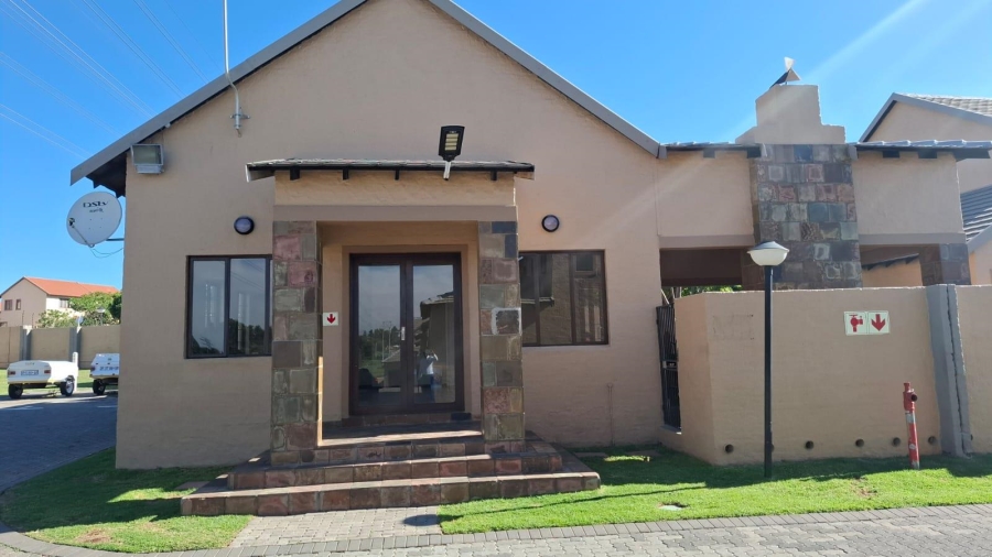 2 Bedroom Property for Sale in Noordwyk Gauteng