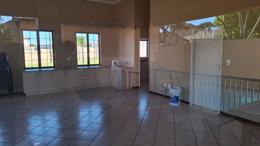 2 Bedroom Property for Sale in Noordwyk Gauteng