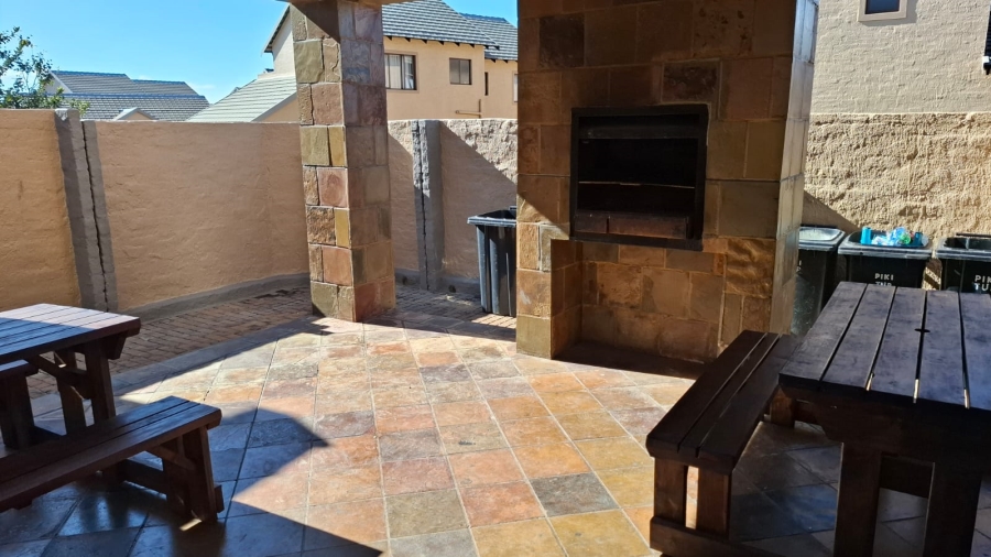 2 Bedroom Property for Sale in Noordwyk Gauteng