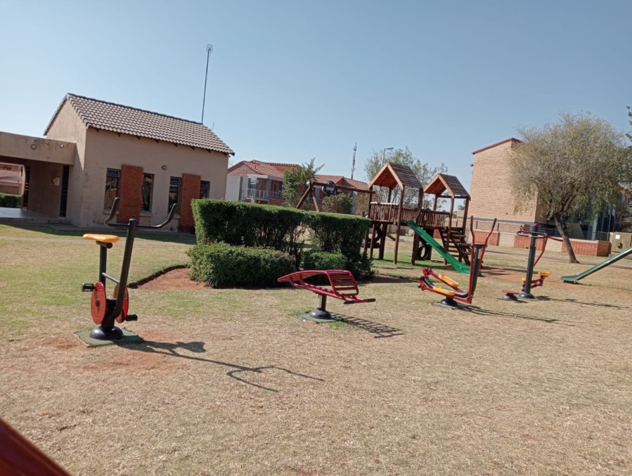 To Let 1 Bedroom Property for Rent in The Orchards Gauteng