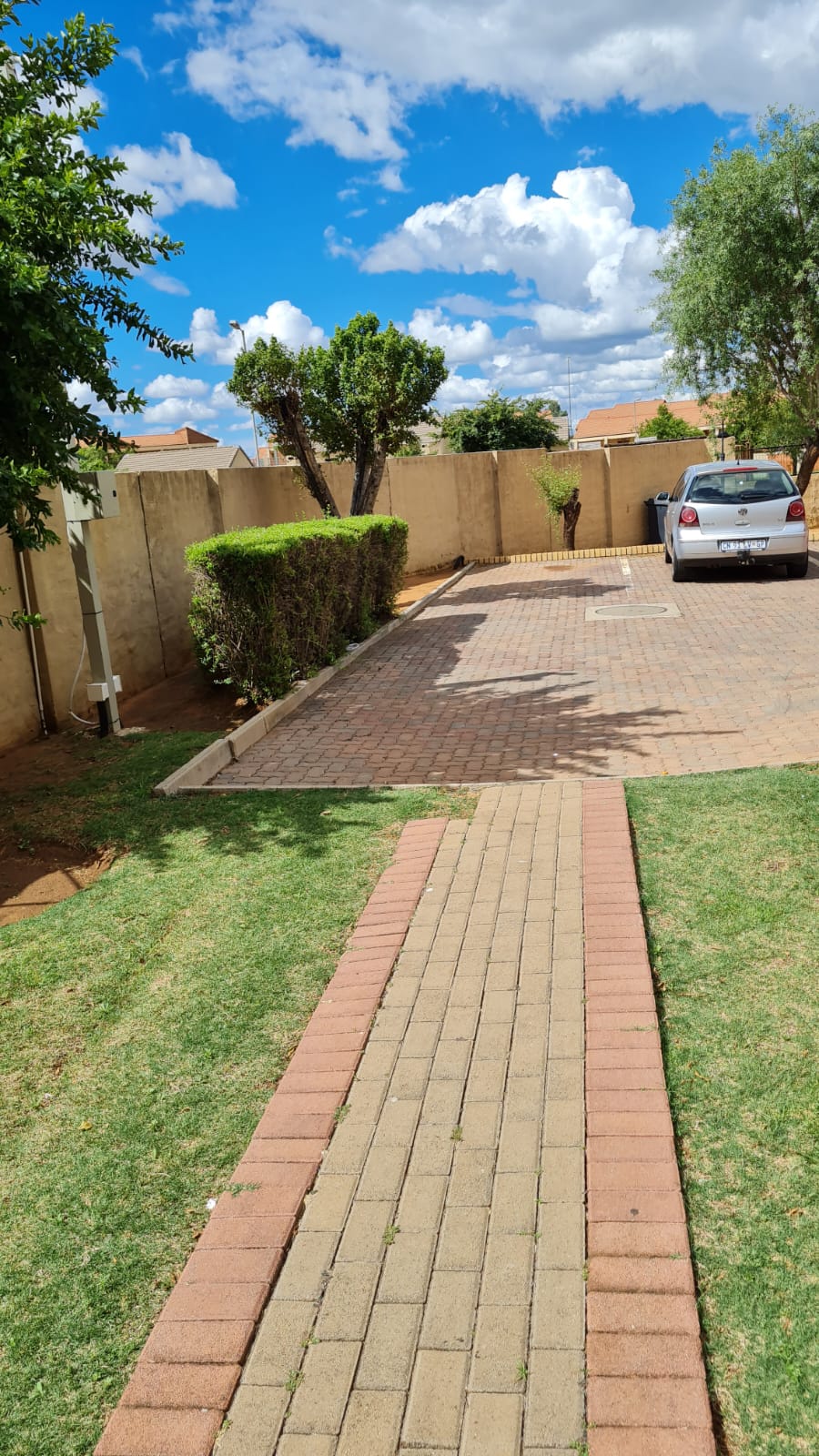 To Let 1 Bedroom Property for Rent in The Orchards Gauteng