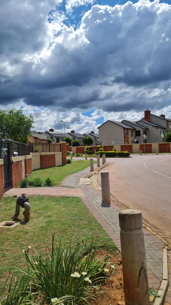 To Let 1 Bedroom Property for Rent in The Orchards Gauteng