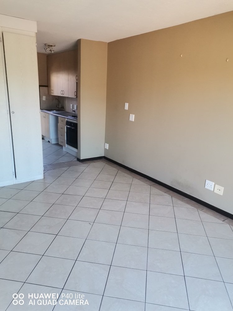 To Let 1 Bedroom Property for Rent in The Orchards Gauteng