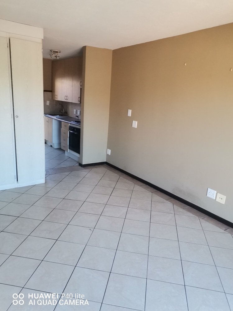 To Let 1 Bedroom Property for Rent in The Orchards Gauteng