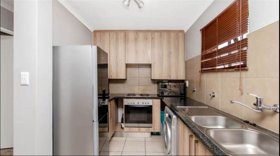 2 Bedroom Property for Sale in Blue Hills Gauteng