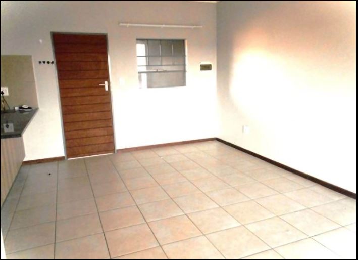 2 Bedroom Property for Sale in Blue Hills Gauteng