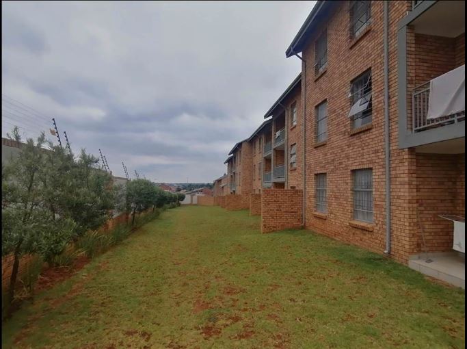 2 Bedroom Property for Sale in Blue Hills Gauteng
