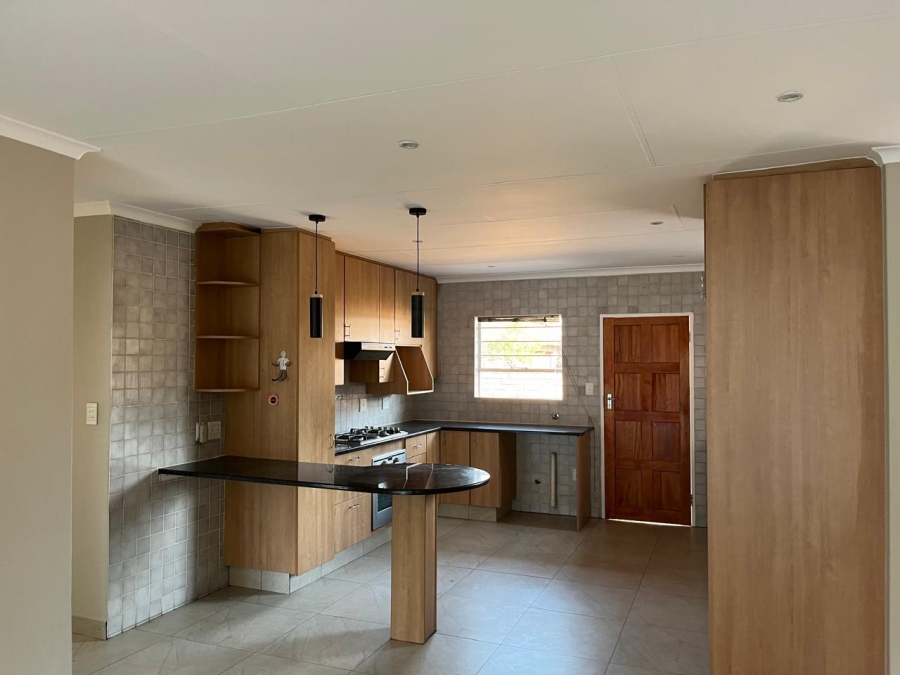 To Let 3 Bedroom Property for Rent in Beyers Park Gauteng