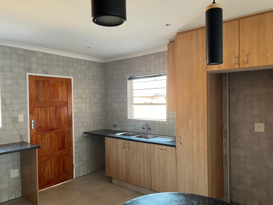 To Let 3 Bedroom Property for Rent in Beyers Park Gauteng
