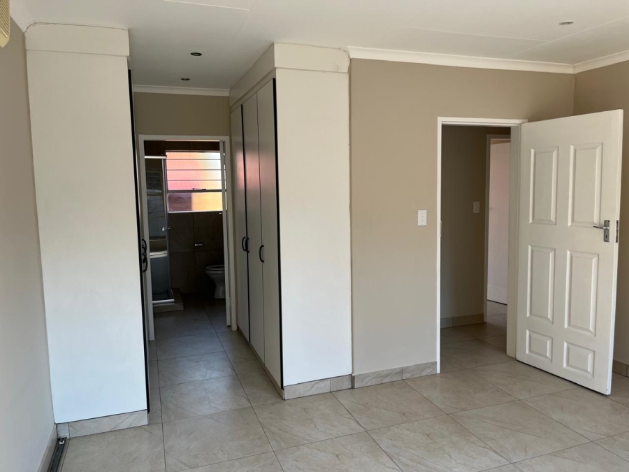 To Let 3 Bedroom Property for Rent in Beyers Park Gauteng