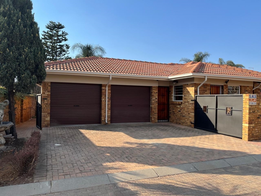 To Let 3 Bedroom Property for Rent in Beyers Park Gauteng