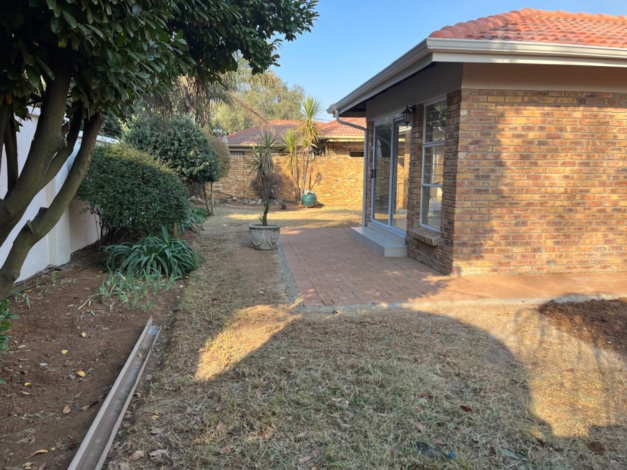 To Let 3 Bedroom Property for Rent in Beyers Park Gauteng