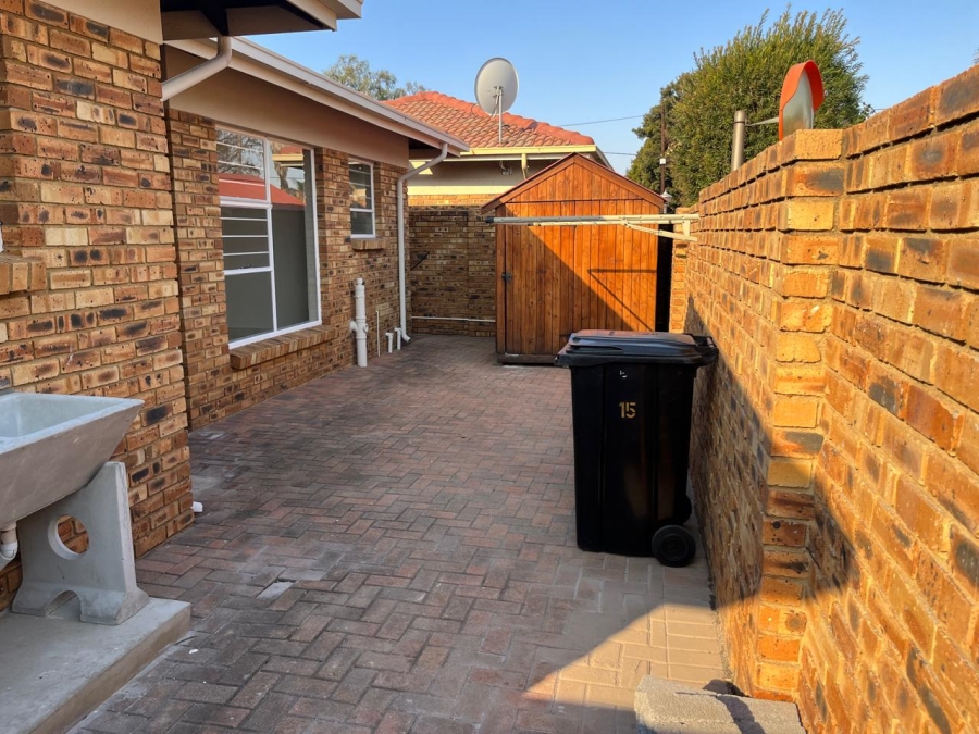 To Let 3 Bedroom Property for Rent in Beyers Park Gauteng
