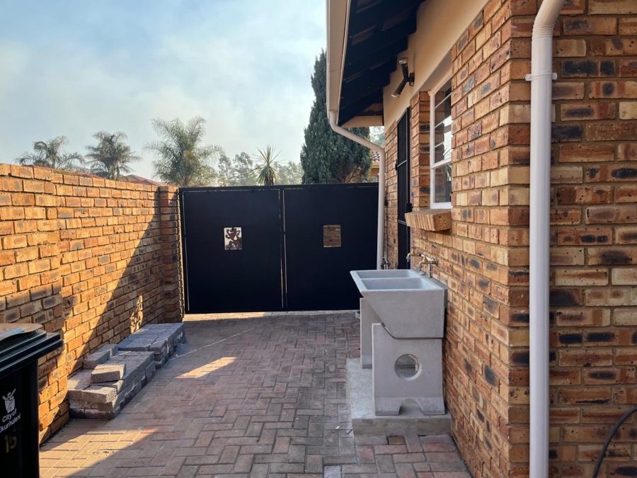To Let 3 Bedroom Property for Rent in Beyers Park Gauteng