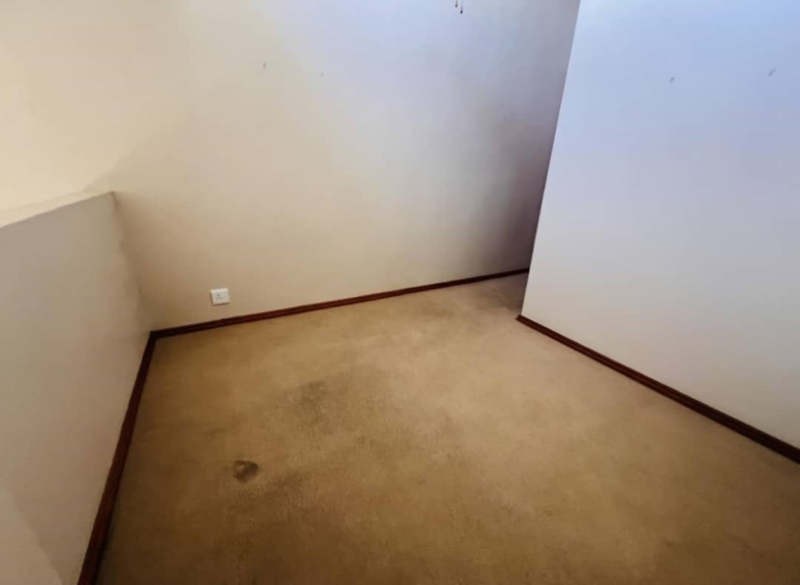 1 Bedroom Property for Sale in Hillcrest Gauteng