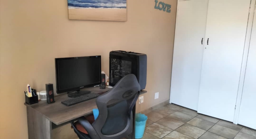 2 Bedroom Property for Sale in Pretoria Gardens Gauteng