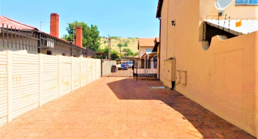 2 Bedroom Property for Sale in Pretoria Gardens Gauteng