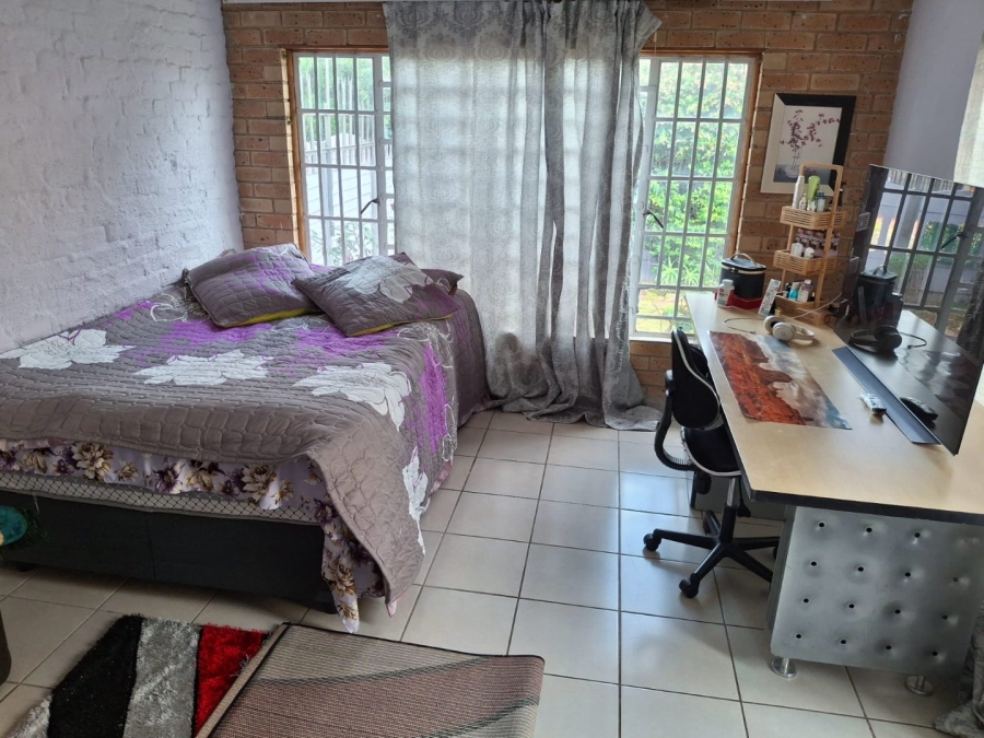 3 Bedroom Property for Sale in Crown Gardens Gauteng