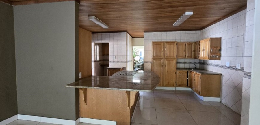 5 Bedroom Property for Sale in Elardus Park Gauteng
