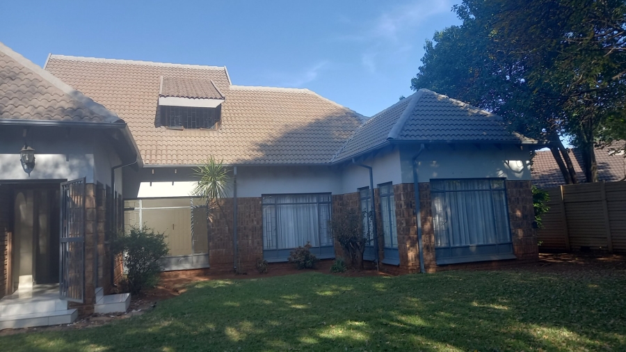 5 Bedroom Property for Sale in Elardus Park Gauteng