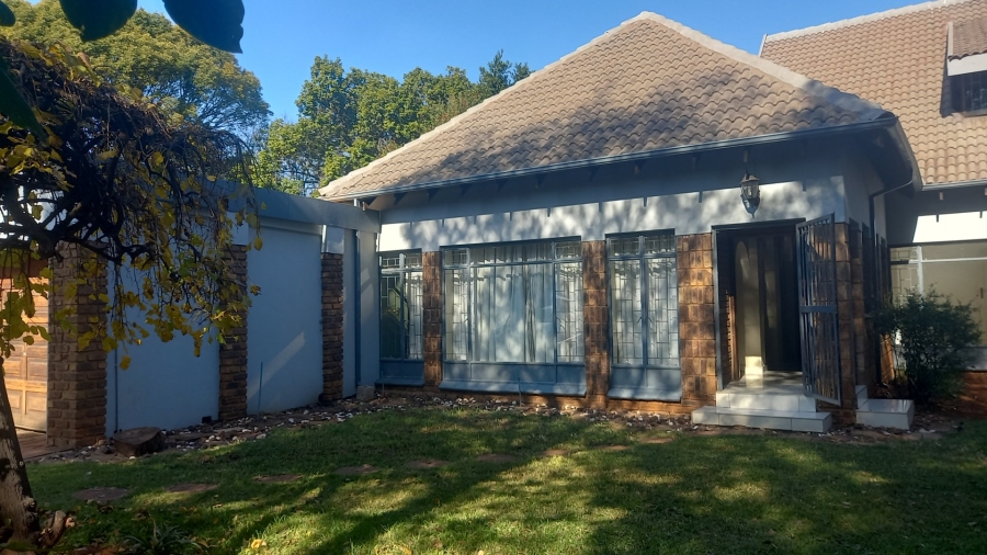 5 Bedroom Property for Sale in Elardus Park Gauteng