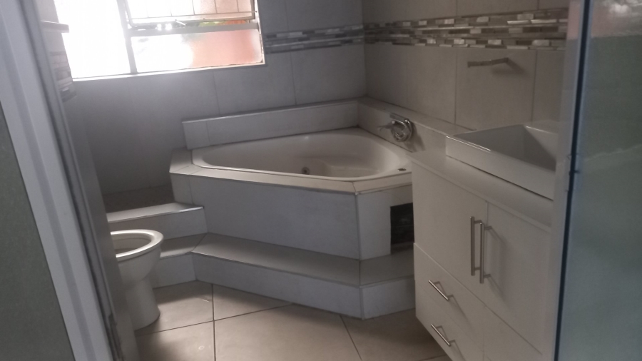5 Bedroom Property for Sale in Elardus Park Gauteng