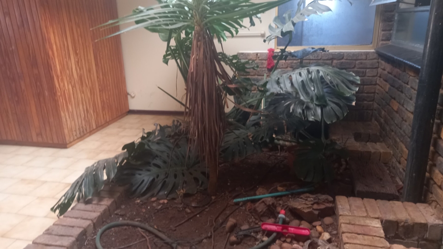 5 Bedroom Property for Sale in Elardus Park Gauteng