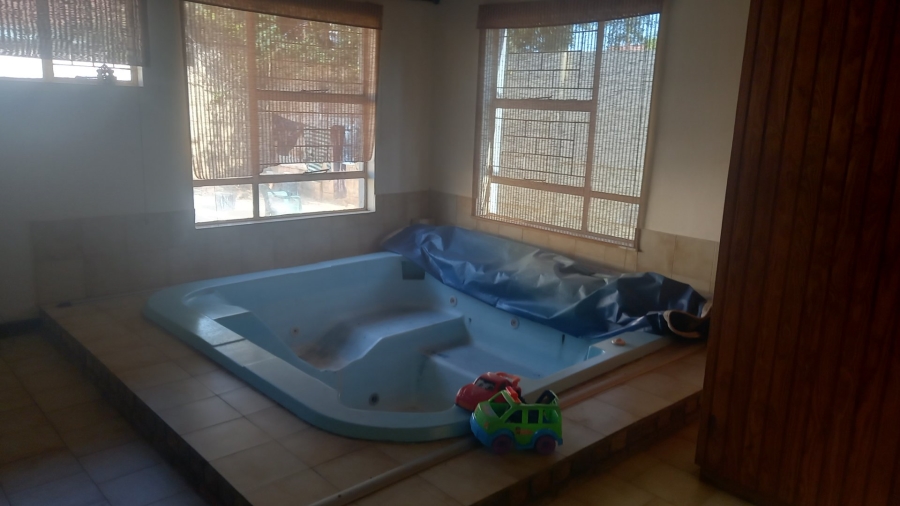 5 Bedroom Property for Sale in Elardus Park Gauteng