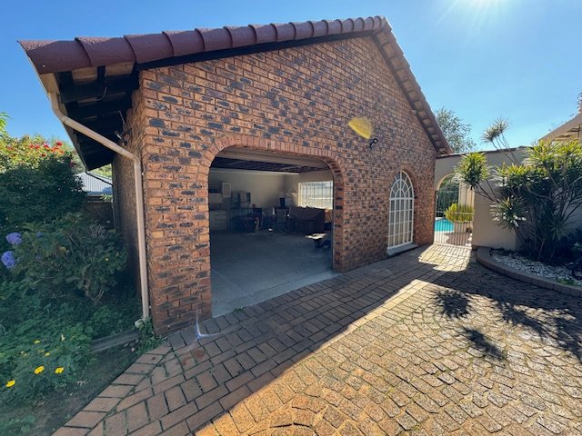 4 Bedroom Property for Sale in Glen Marais Gauteng