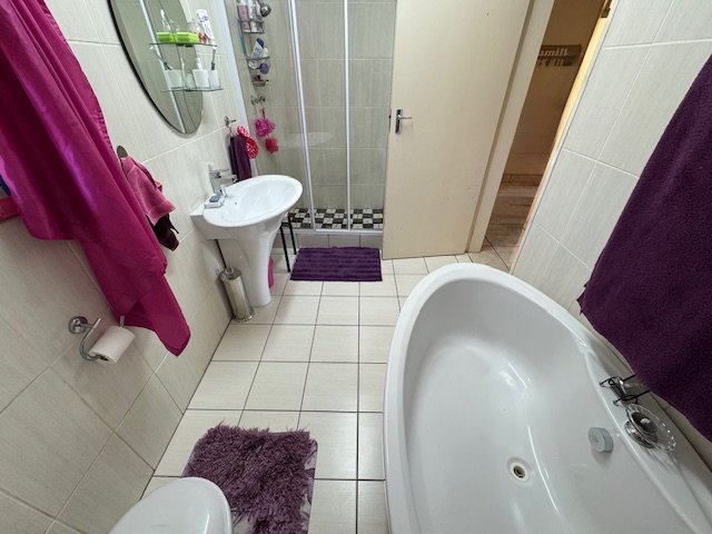 4 Bedroom Property for Sale in Glen Marais Gauteng