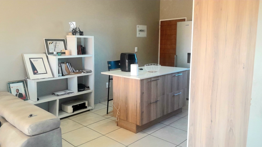 2 Bedroom Property for Sale in Die Hoewes Gauteng