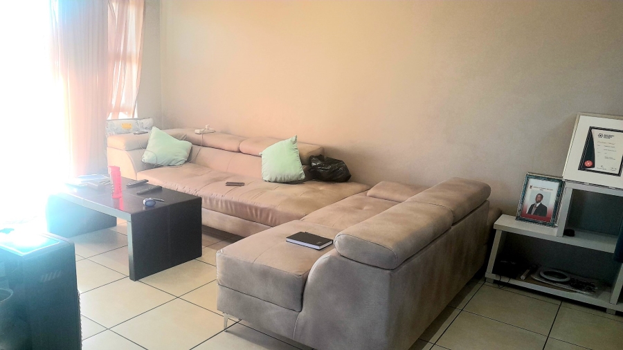 2 Bedroom Property for Sale in Die Hoewes Gauteng